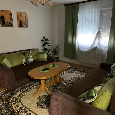 Opremljen Stan Na Alipasin Polju *