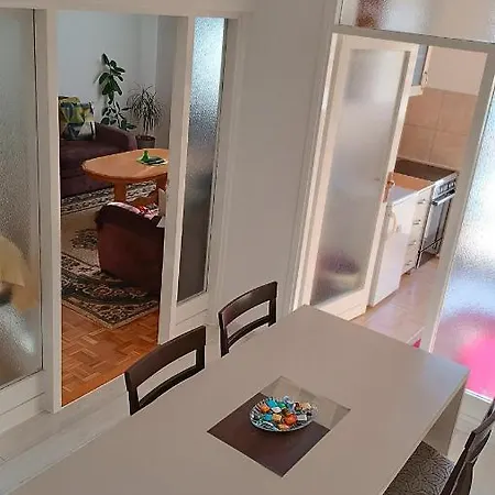 Opremljen Stan Na Alipasin Polju Sarajevo